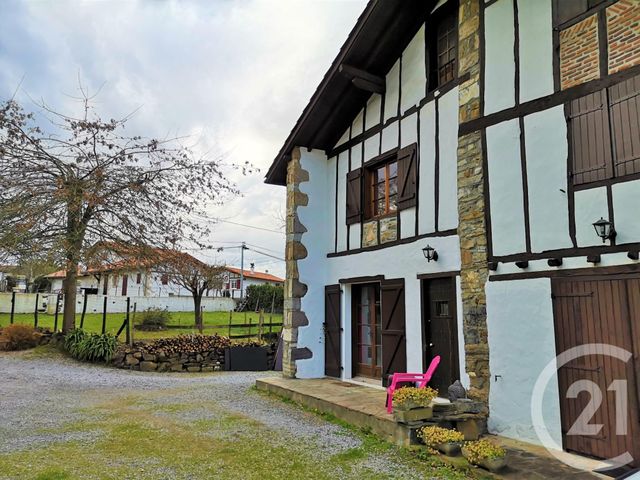 Afficher la photo en grand Appartement F4 à vendre - 5 pièces - 124.09 m2 - LARRESSORE - 64 - AQUITAINE - Century 21 Agence Les Alizés