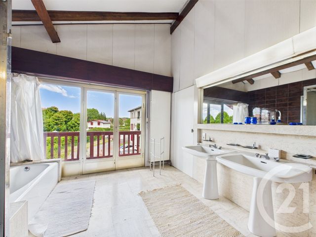 Afficher la photo en grand maison à vendre - 11 pièces - 357.2 m2 - USTARITZ - 64 - AQUITAINE - Century 21 Agence Les Alizés