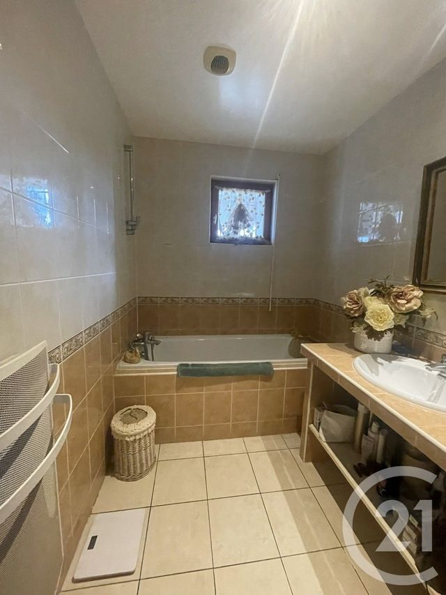 Appartement T2 à louer - 2 pièces - 65.95 m2 - LARRESSORE - 64 - AQUITAINE - Century 21 Agence Les Alizés