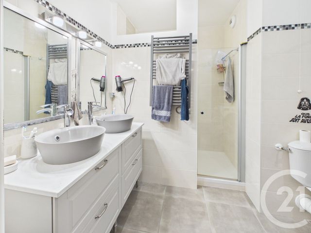 Appartement F4 à vendre - 4 pièces - 84.44 m2 - LARRESSORE - 64 - AQUITAINE - Century 21 Agence Les Alizés