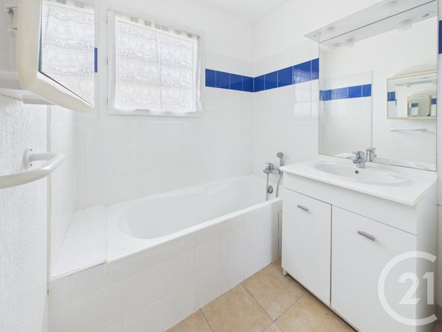Appartement F3 à vendre - 3 pièces - 61.4 m2 - LARRESSORE - 64 - AQUITAINE - Century 21 Agence Les Alizés